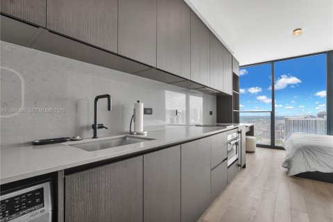 Condo in Miami, Florida № 2255302 - photo 10