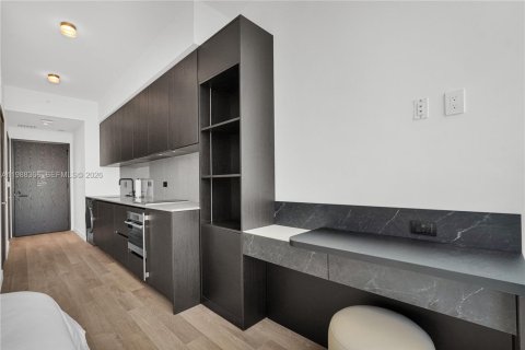 Condo in Miami, Florida № 2255302 - photo 12