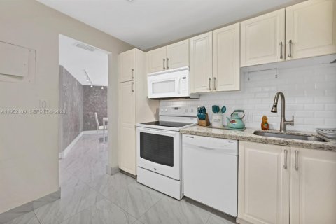 Купить кондоминиум в Авентура, Флорида 2 спальни, 100.61м2, № 2010477 - фото 20