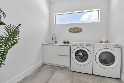 Casa en venta en Sarasota, Florida, 7 dormitorios, 428.74 m2 № 1885213 - foto 17