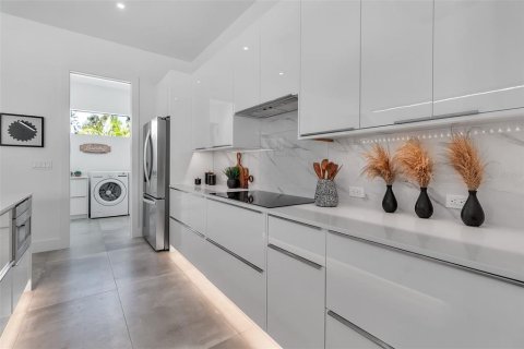 Casa en venta en Sarasota, Florida, 7 dormitorios, 428.74 m2 № 1885213 - foto 14