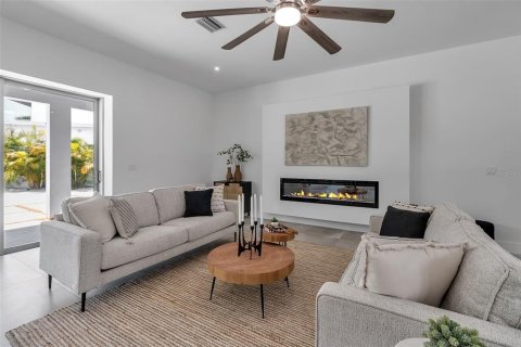 Casa en venta en Sarasota, Florida, 7 dormitorios, 428.74 m2 № 1885213 - foto 6