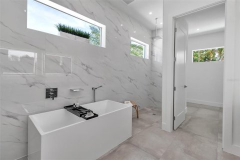 Casa en venta en Sarasota, Florida, 7 dormitorios, 428.74 m2 № 1885213 - foto 22