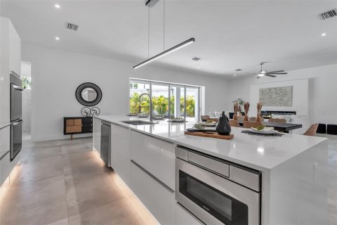 Casa en venta en Sarasota, Florida, 7 dormitorios, 428.74 m2 № 1885213 - foto 15