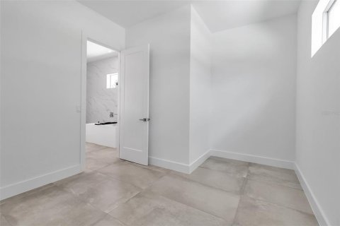Casa en venta en Sarasota, Florida, 7 dormitorios, 428.74 m2 № 1885213 - foto 24