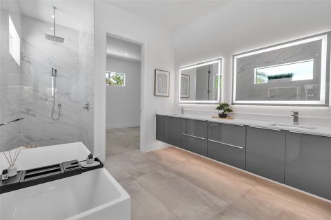 Casa en venta en Sarasota, Florida, 7 dormitorios, 428.74 m2 № 1885213 - foto 20