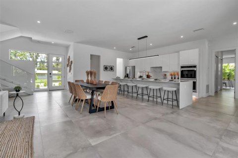 Casa en venta en Sarasota, Florida, 7 dormitorios, 428.74 m2 № 1885213 - foto 9