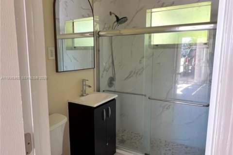 House in Dania Beach, Florida 2 bedrooms, 395.21 sq.m. № 1994575 - photo 17