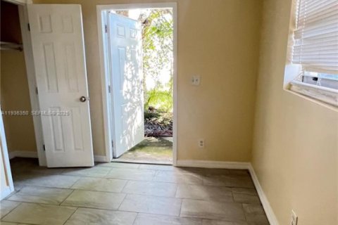 House in Dania Beach, Florida 2 bedrooms, 395.21 sq.m. № 1994575 - photo 20