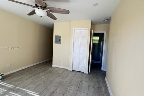 House in Dania Beach, Florida 2 bedrooms, 395.21 sq.m. № 1994575 - photo 11