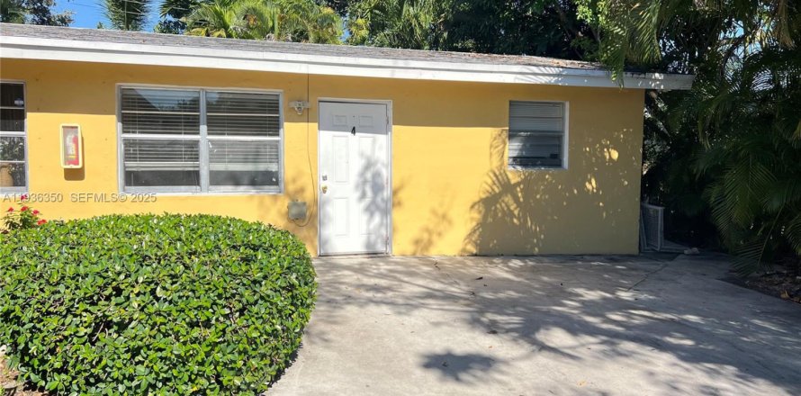 House in Dania Beach, Florida 2 bedrooms, 395.21 sq.m. № 1994575