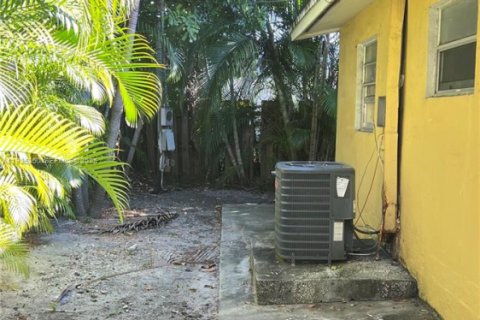 House in Dania Beach, Florida 2 bedrooms, 395.21 sq.m. № 1994575 - photo 26