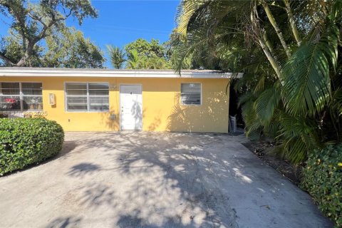 House in Dania Beach, Florida 2 bedrooms, 395.21 sq.m. № 1994575 - photo 2