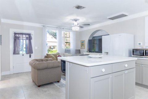 Apartment in Fruitland Park, Florida 2 bedrooms, 133.22 sq.m. № 1854117 - photo 6