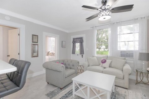 Apartment in Fruitland Park, Florida 2 bedrooms, 133.22 sq.m. № 1854117 - photo 4