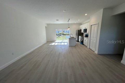 Villa ou maison à louer à Ocala, Floride: 4 chambres, 146.79 m2 № 1777092 - photo 2