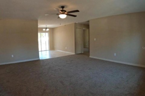 Villa ou maison à louer à Ocala, Floride: 3 chambres, 123.75 m2 № 2388126 - photo 3
