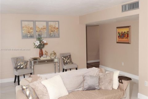 Condominio en alquiler en Lauderhill, Florida, 2 dormitorios, 119.84 m2 № 1958917 - foto 17