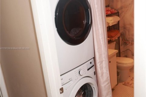 Condominio en alquiler en Lauderhill, Florida, 2 dormitorios, 119.84 m2 № 1958917 - foto 16