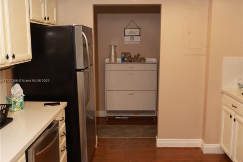 Condominio en alquiler en Lauderhill, Florida, 2 dormitorios, 119.84 m2 № 1958917 - foto 11