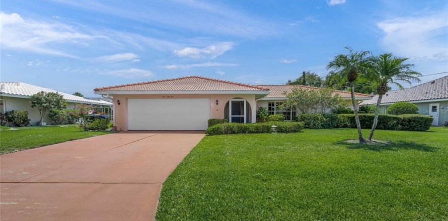 House in Nokomis, Florida 3 bedrooms, 165.92 sq.m. № 1833621