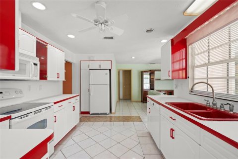 House in Nokomis, Florida 3 bedrooms, 165.92 sq.m. № 1833621 - photo 10