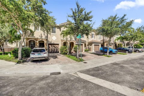 Touwnhouse à vendre à Cutler Bay, Floride: 4 chambres, 159.05 m2 № 2407802 - photo 4