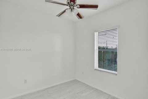 Touwnhouse à vendre à Cutler Bay, Floride: 4 chambres, 159.05 m2 № 2407802 - photo 27