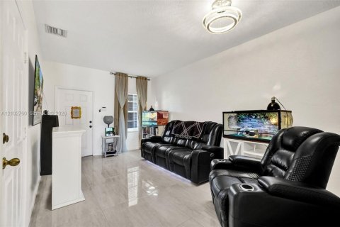 Touwnhouse à vendre à Cutler Bay, Floride: 4 chambres, 159.05 m2 № 2407802 - photo 12