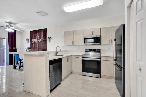 Touwnhouse à vendre à Cutler Bay, Floride: 4 chambres, 159.05 m2 № 2407802 - photo 24