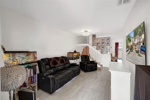 Touwnhouse à vendre à Cutler Bay, Floride: 4 chambres, 159.05 m2 № 2407802 - photo 10