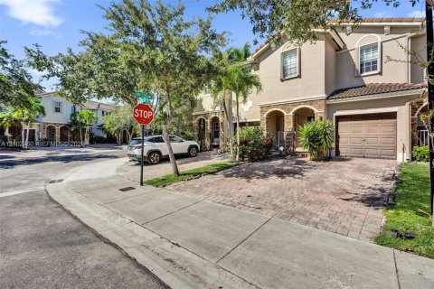 Touwnhouse à vendre à Cutler Bay, Floride: 4 chambres, 159.05 m2 № 2407802 - photo 6