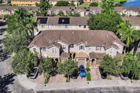 Touwnhouse à vendre à Cutler Bay, Floride: 4 chambres, 159.05 m2 № 2407802 - photo 2