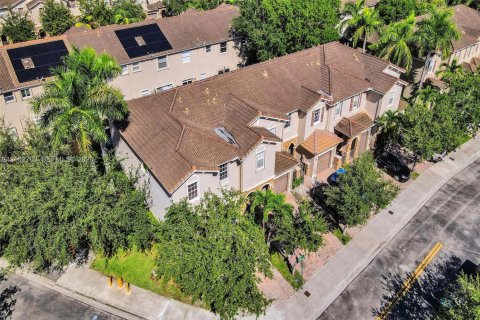 Touwnhouse à vendre à Cutler Bay, Floride: 4 chambres, 159.05 m2 № 2407802 - photo 3