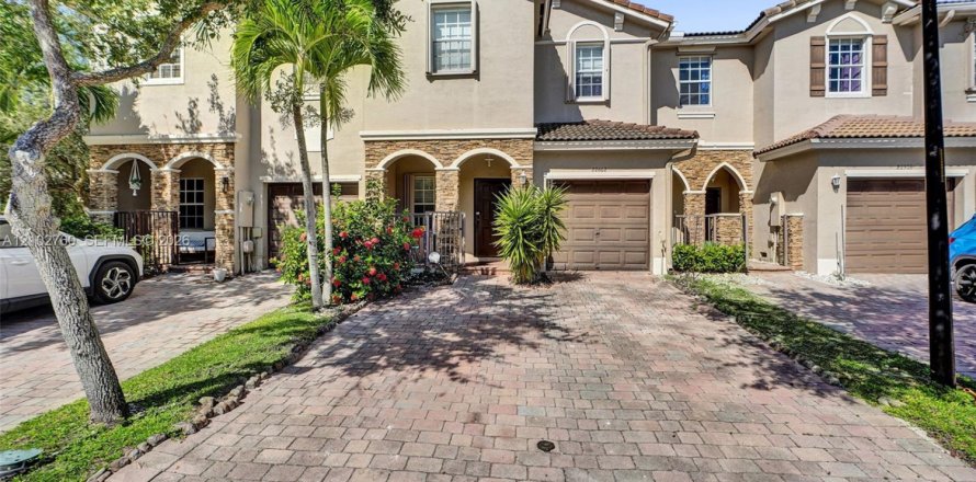 Touwnhouse à Cutler Bay, Floride 4 chambres, 159.05 m2 № 2407802