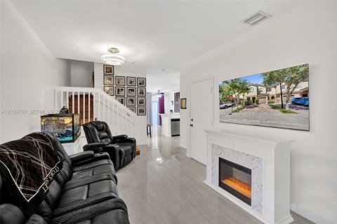 Touwnhouse à vendre à Cutler Bay, Floride: 4 chambres, 159.05 m2 № 2407802 - photo 11