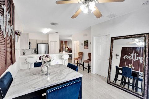 Touwnhouse à vendre à Cutler Bay, Floride: 4 chambres, 159.05 m2 № 2407802 - photo 16