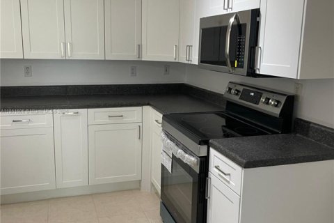 Купить таунхаус в Санрайз, Флорида 2 спальни, 90.12м2, № 1961188 - фото 11