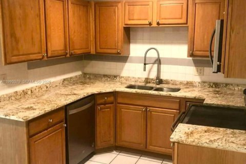 Commercial property in Lake Worth, Florida 2 bedrooms, 69.68 sq.m. № 2057124 - photo 4