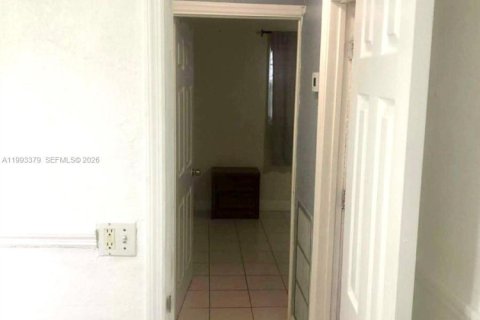 Commercial property in Lake Worth, Florida 2 bedrooms, 69.68 sq.m. № 2057124 - photo 12
