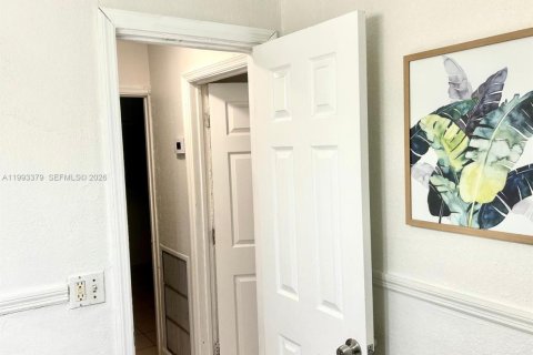 Commercial property in Lake Worth, Florida 2 bedrooms, 69.68 sq.m. № 2057124 - photo 18