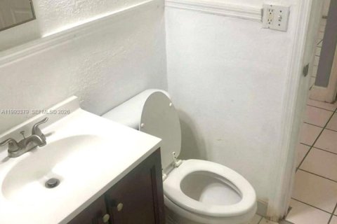 Commercial property in Lake Worth, Florida 2 bedrooms, 69.68 sq.m. № 2057124 - photo 7