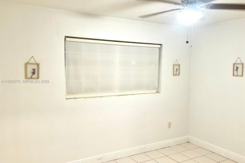 Commercial property in Lake Worth, Florida 2 bedrooms, 69.68 sq.m. № 2057124 - photo 13