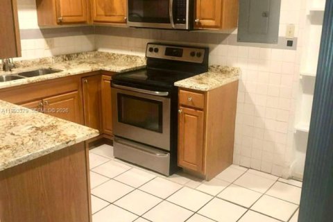 Commercial property in Lake Worth, Florida 2 bedrooms, 69.68 sq.m. № 2057124 - photo 5