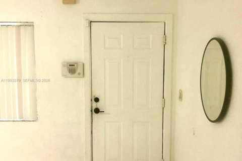 Commercial property in Lake Worth, Florida 2 bedrooms, 69.68 sq.m. № 2057124 - photo 2