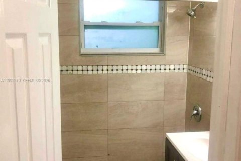 Commercial property in Lake Worth, Florida 2 bedrooms, 69.68 sq.m. № 2057124 - photo 8