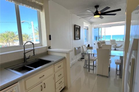 Купить кондоминиум в Форт-Лодердейл, Флорида 1 спальня, 73.86м2, № 1898145 - фото 18