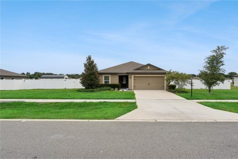 House in Astatula, Florida 3 bedrooms, 130.16 sq.m. № 2310449