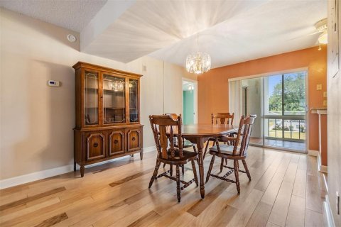 Condo in Zephyrhills, Florida, 2 bedrooms  № 1658806 - photo 16