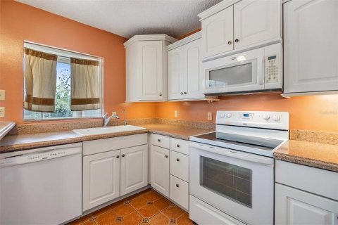 Condo in Zephyrhills, Florida, 2 bedrooms  № 1658806 - photo 20